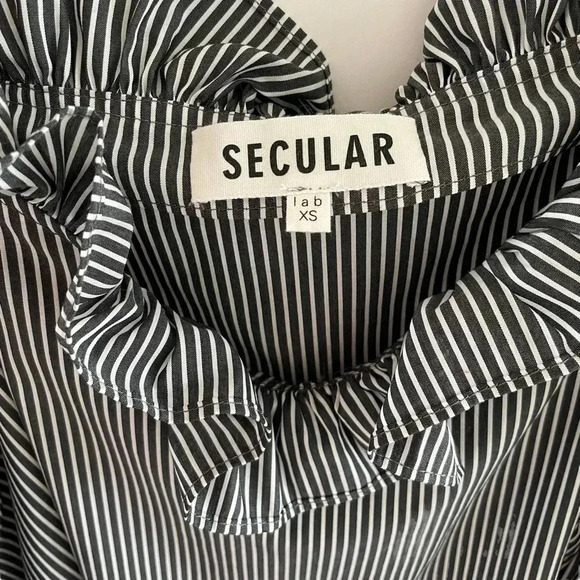 Secular.lab Black White Stripe Cold Shoulder Ruffle Top - Picture 2 of 4